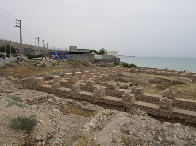 مسجد جامع تاریخی سیراف را به زباله‌دانی تبدیل کرده‌اند